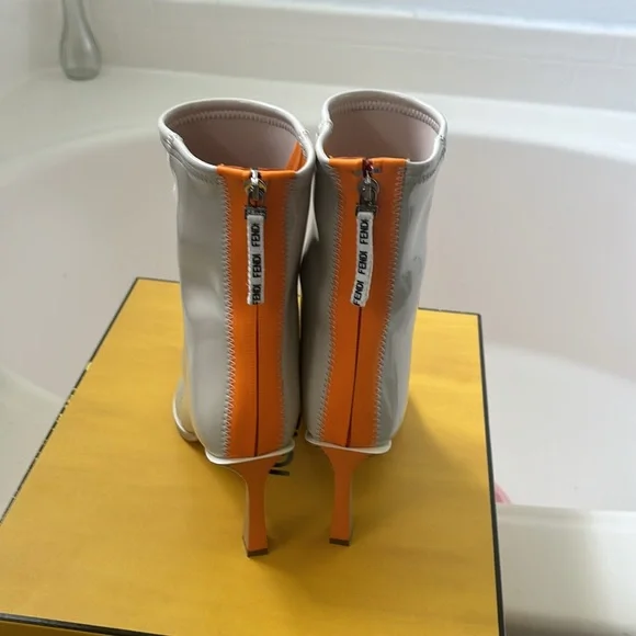 Wore once 37 size 7 - Picture 2 of 5